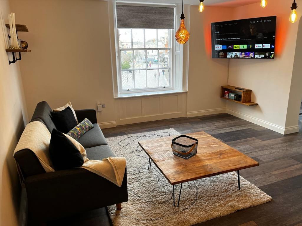 Sterling Stylish 2 Bedroom Central Modern Apartment Дарлингтън Екстериор снимка