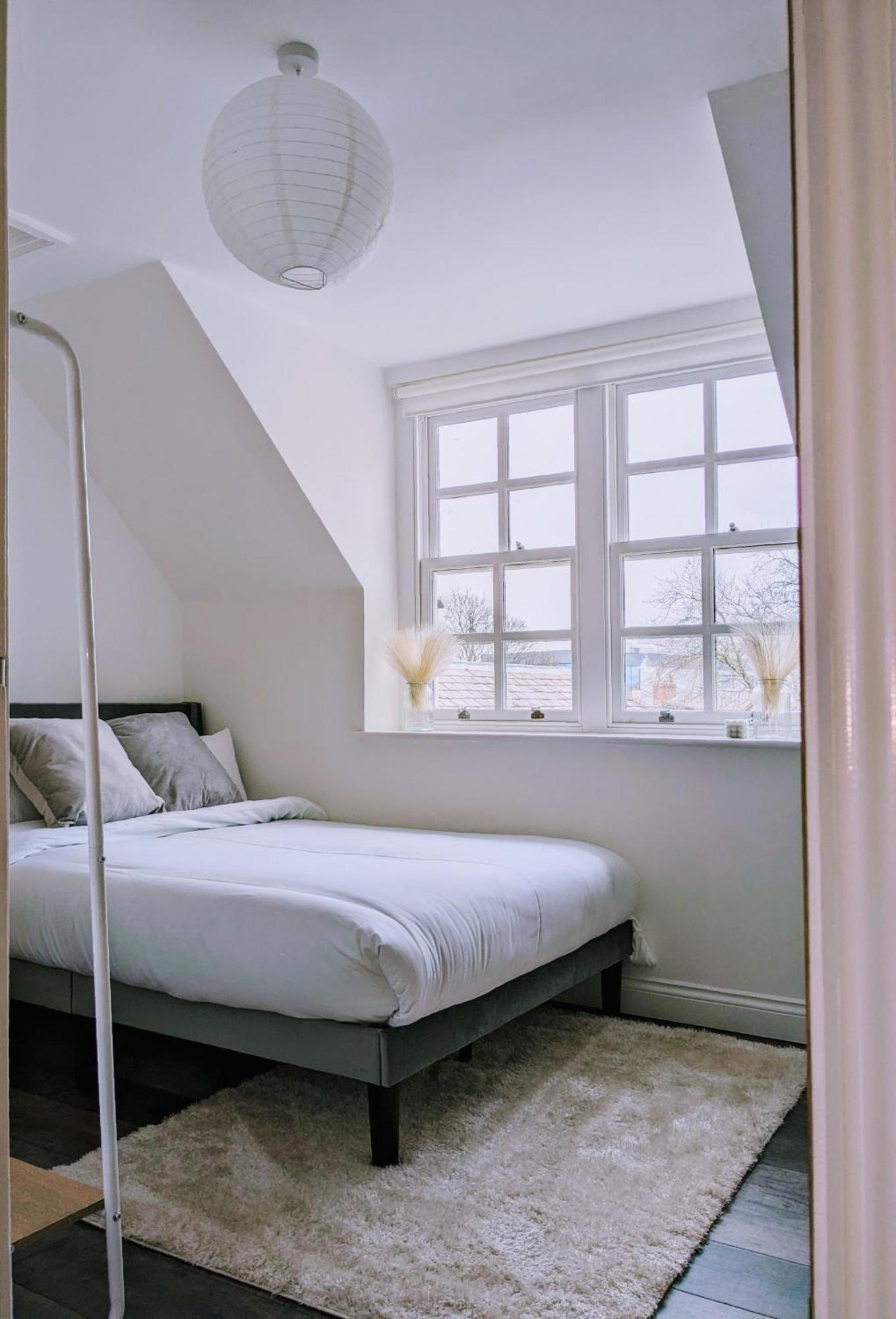 Sterling Stylish 2 Bedroom Central Modern Apartment Дарлингтън Екстериор снимка